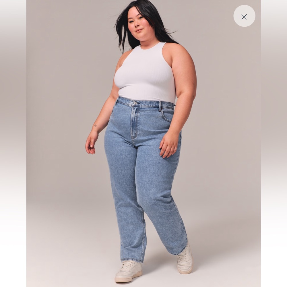 Abercrombie & Fitch Curve Love Ultra High Rise 90s Straight Jean in size 16 long
